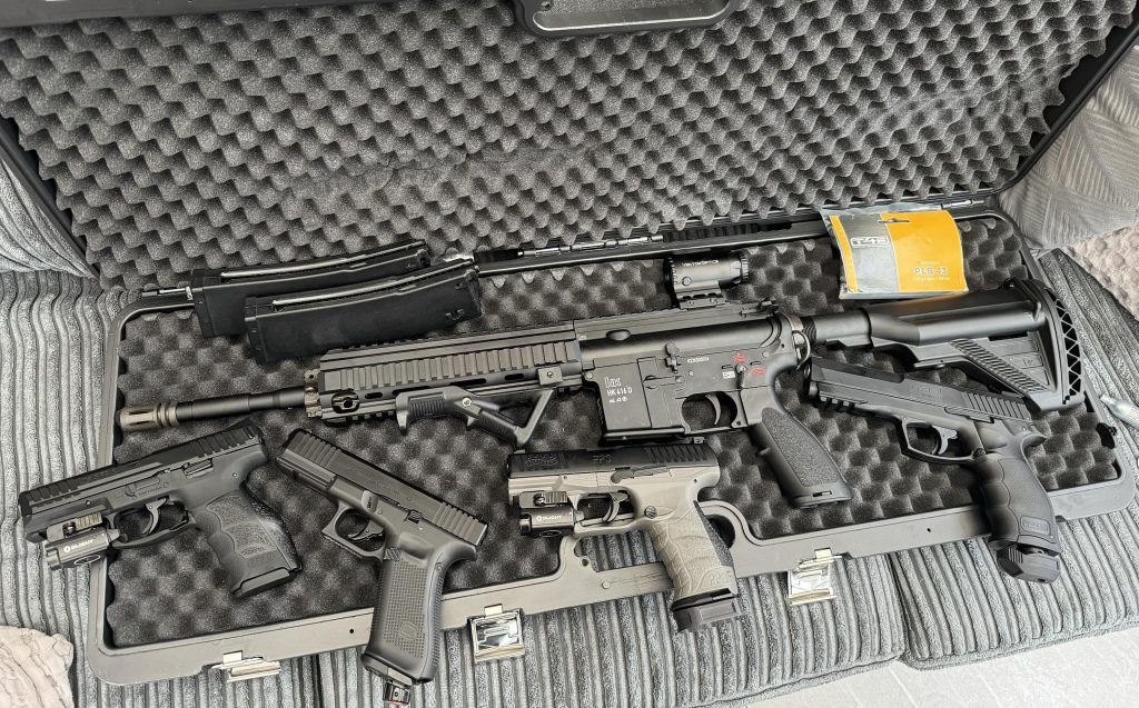 Collection d'armes de défense non létales T4E Umarex, incluant des modèles comme le HDR 50 et TR50 avec accessoires, pour défense, fun tir et entraînement.