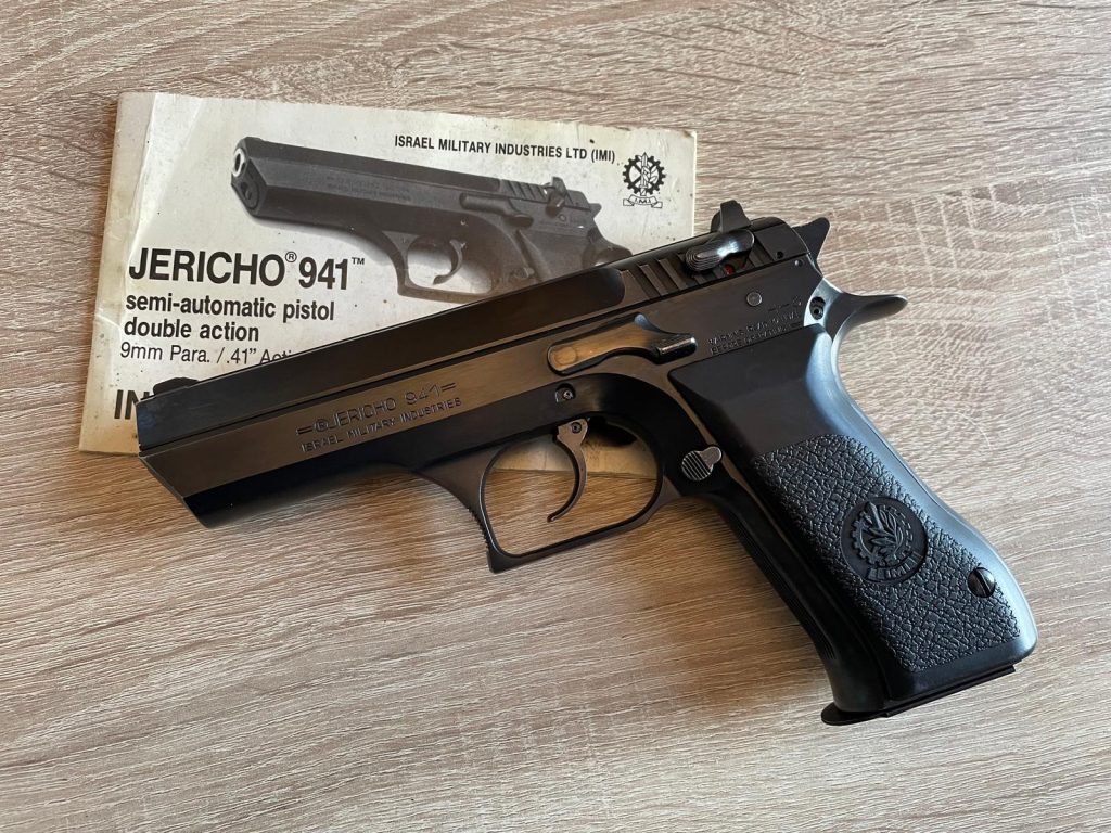 Jericho 941 vue gauche pistolet semi-automatique israélien